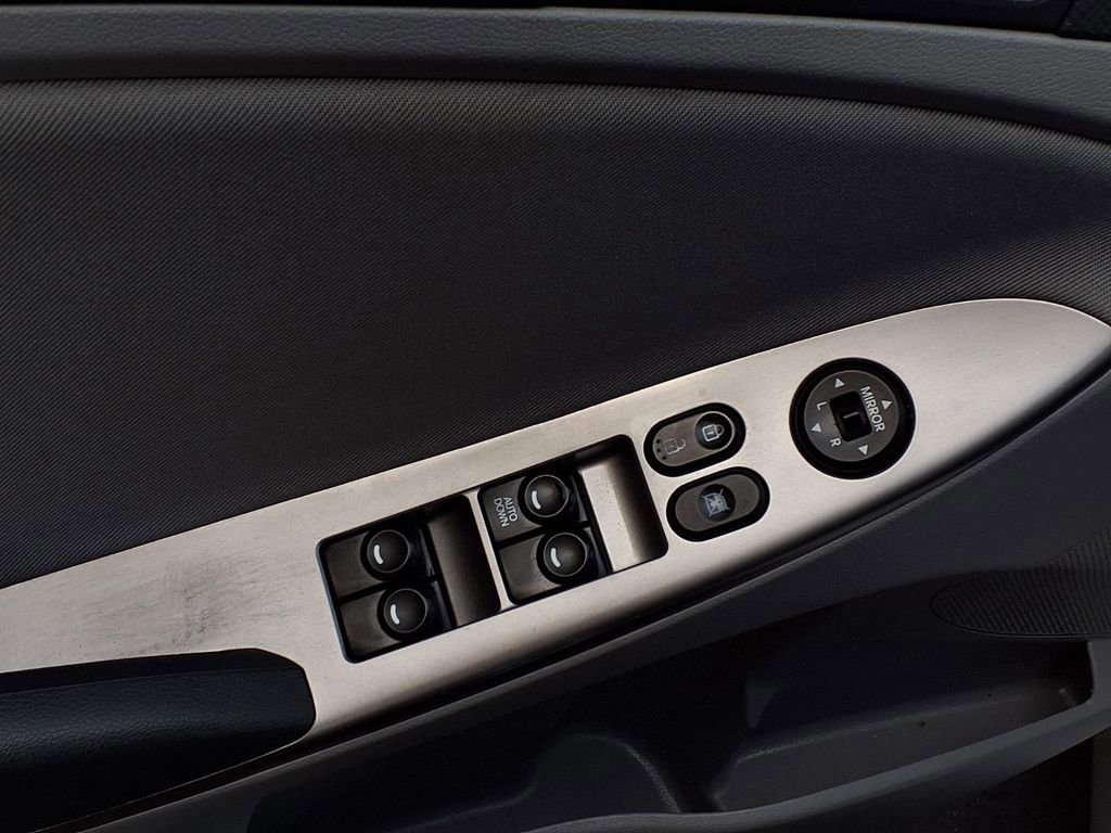 Used 2015 Hyundai Accent GLS image 16