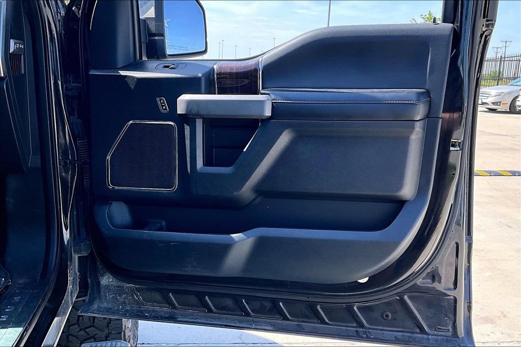 Used 2015 Ford F150 Platinum w/ Equipment Group 701A Luxury AWD/4WD image 23