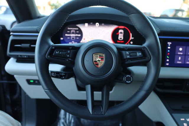 Used 2025 Porsche Macan 4 Electric AWD/4WD image 27
