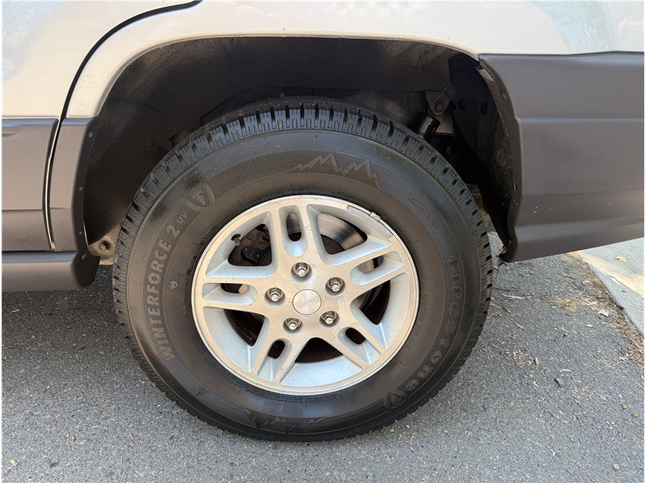 Used 2003 Jeep Grand Cherokee Laredo AWD/4WD image 9