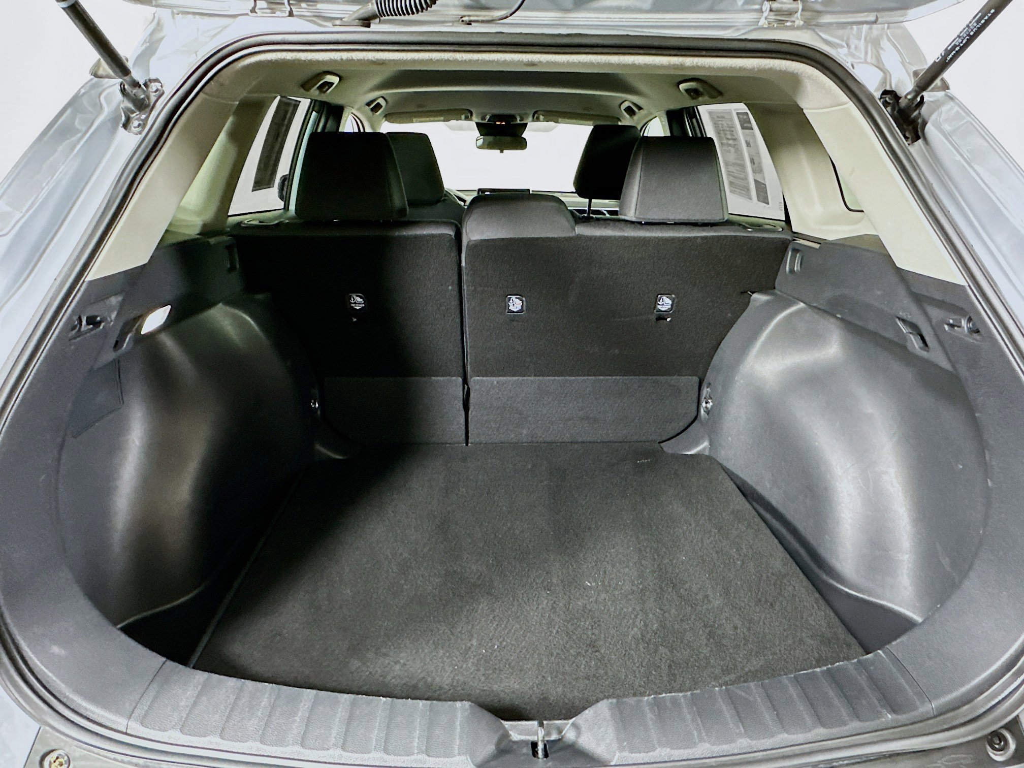 Used 2025 Toyota Corolla Cross LE image 27