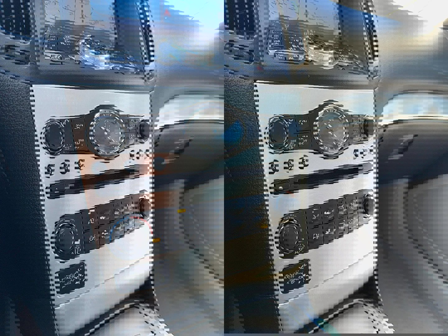 Used 2014 INFINITI Q60 Journey w/ Premium Package image 21