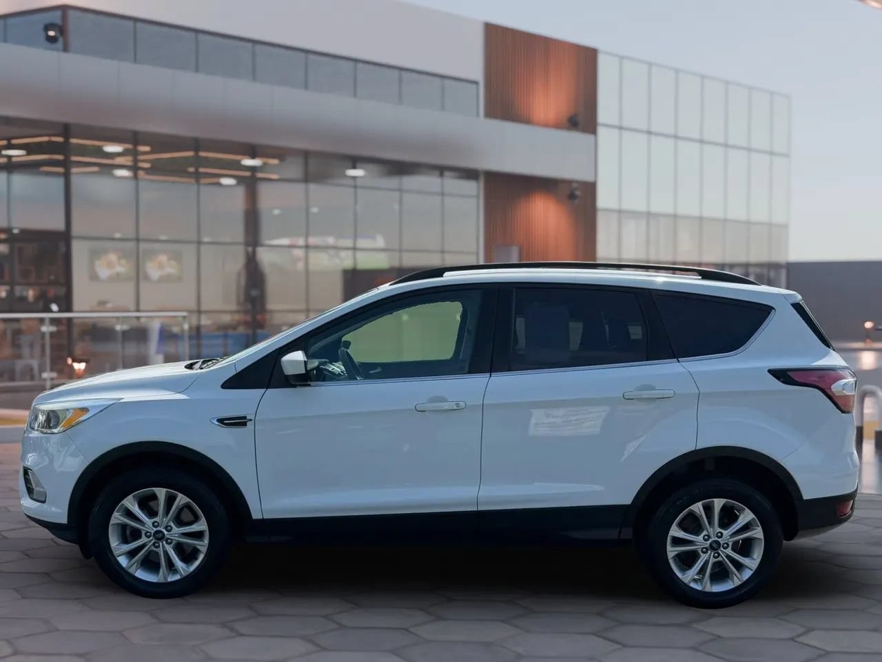 Used 2018 Ford Escape SE AWD/4WD image 5