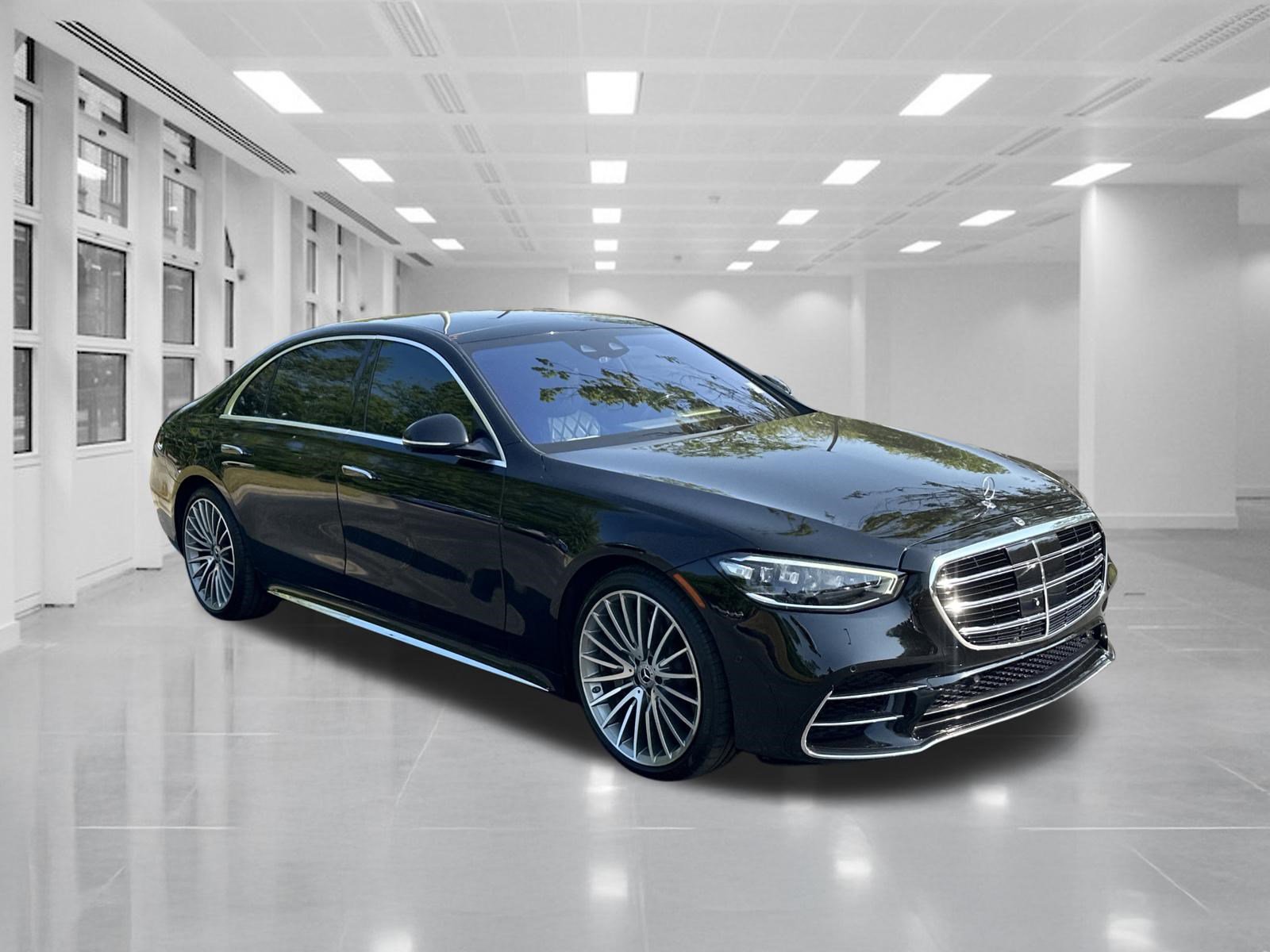 Used 2022 Mercedes-Benz S 580 4MATIC Sedan image 3