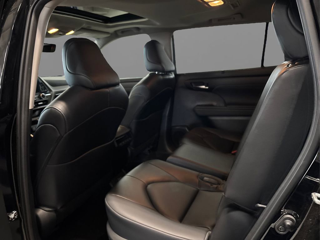 Used 2023 Toyota Highlander XLE image 10