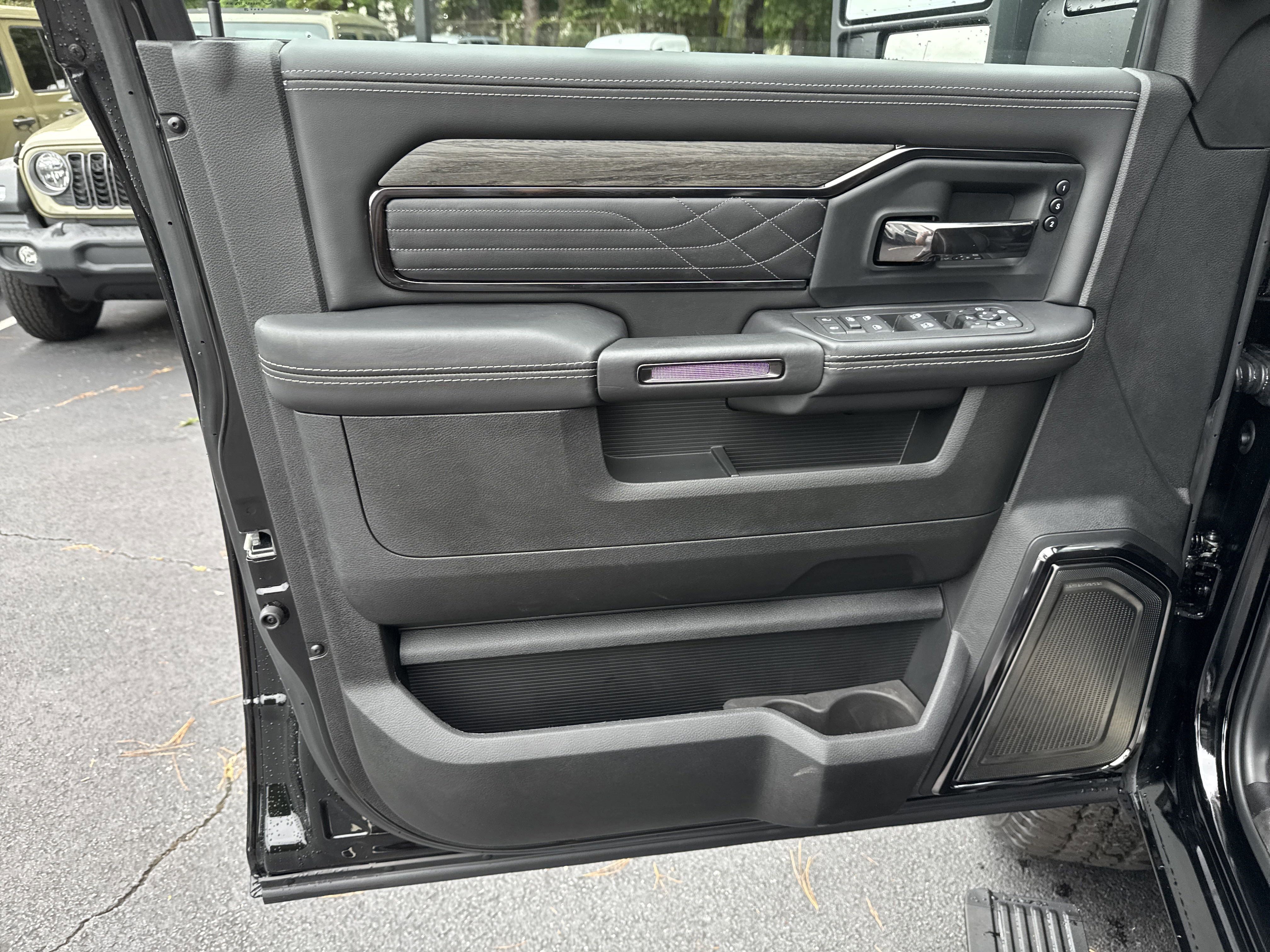 New 2025 RAM 2500 Limited image 17