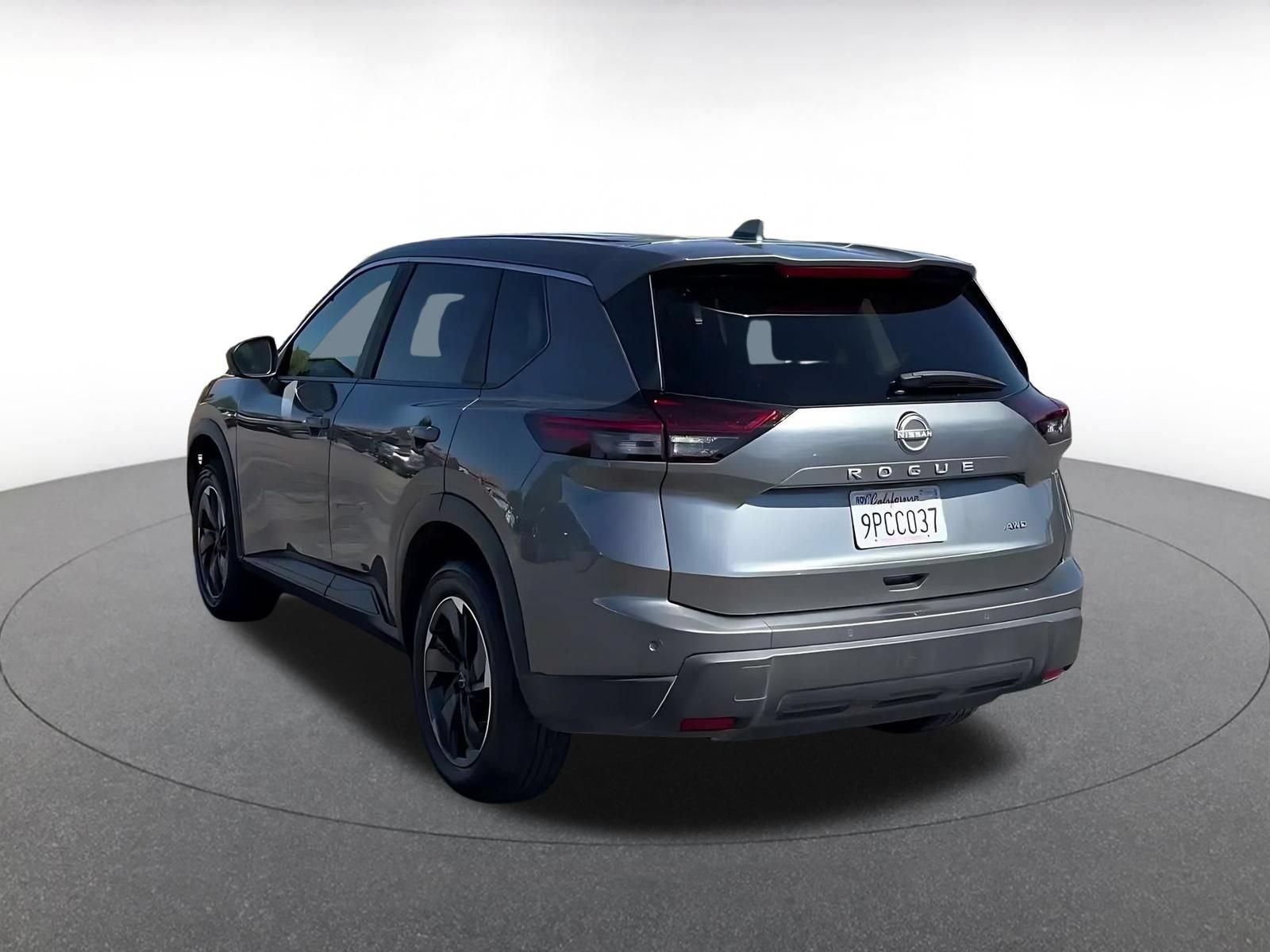 Used 2025 Nissan Rogue SV AWD/4WD image 10
