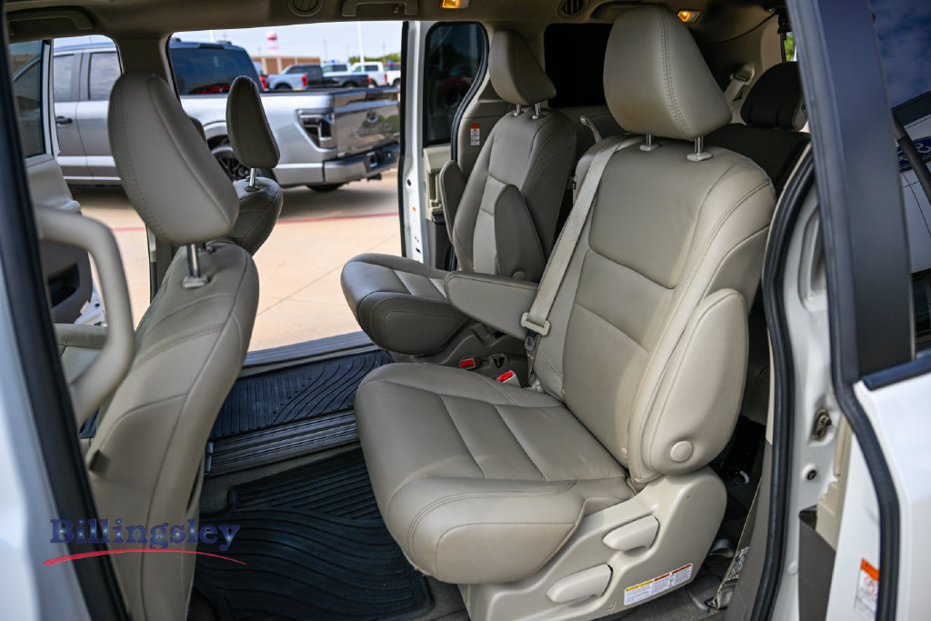 Used 2020 Toyota Sienna XLE Premium FWD image 11