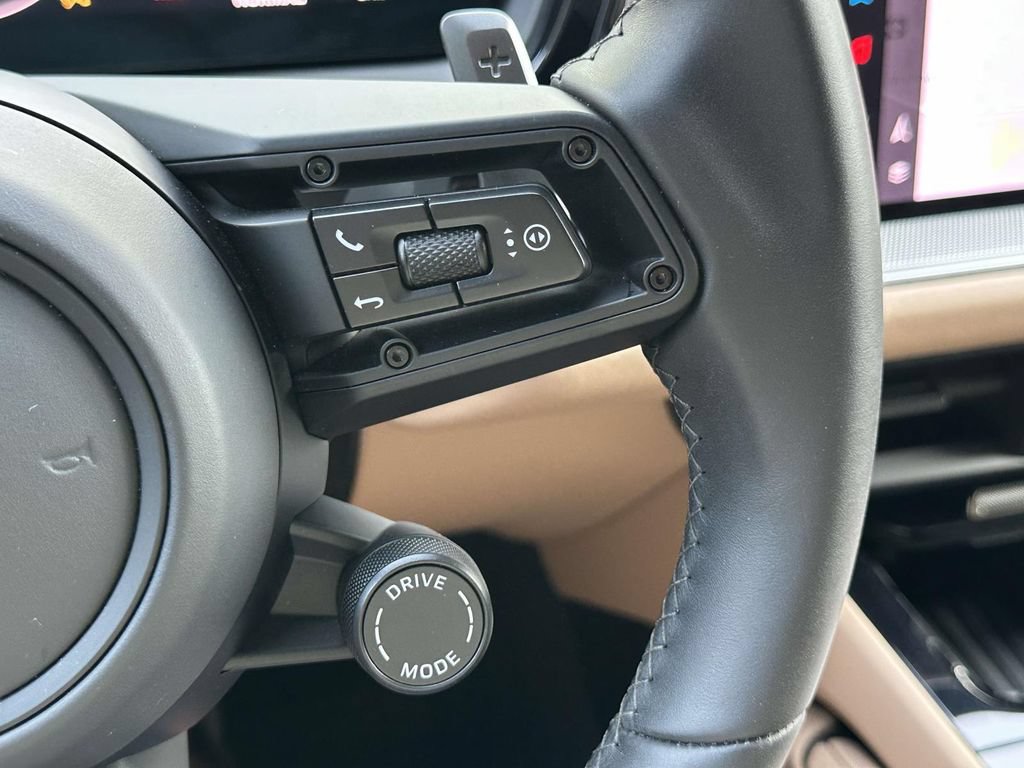 Certified 2026 Porsche Cayenne AWD/4WD image 23