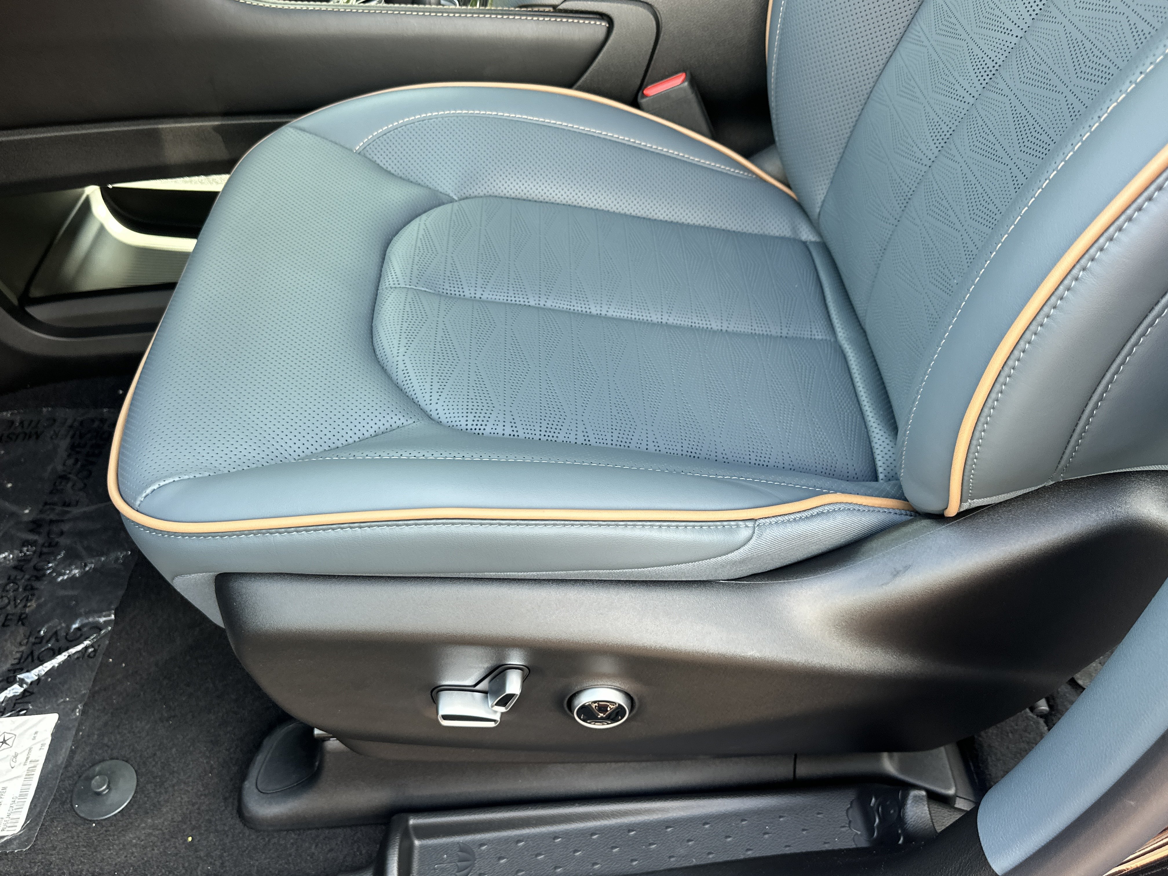 New 2027 Chrysler Pacifica Pinnacle AWD/4WD image 29