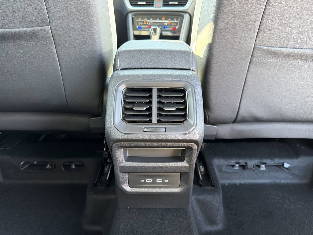New 2026 Volkswagen Taos SE FWD image 22