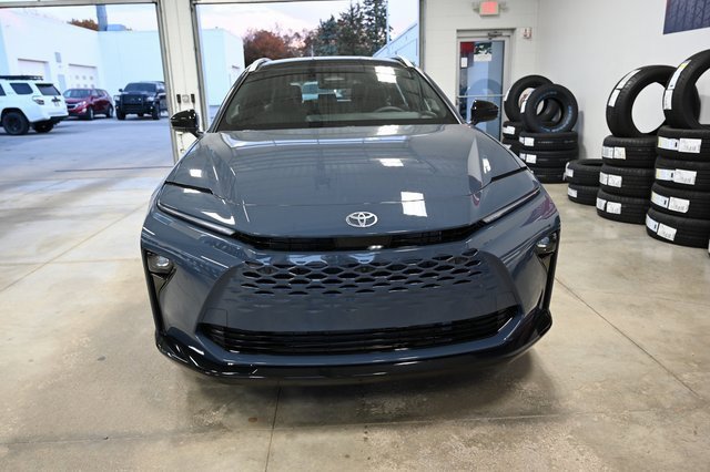 New 2025 Toyota Crown Signia image 2