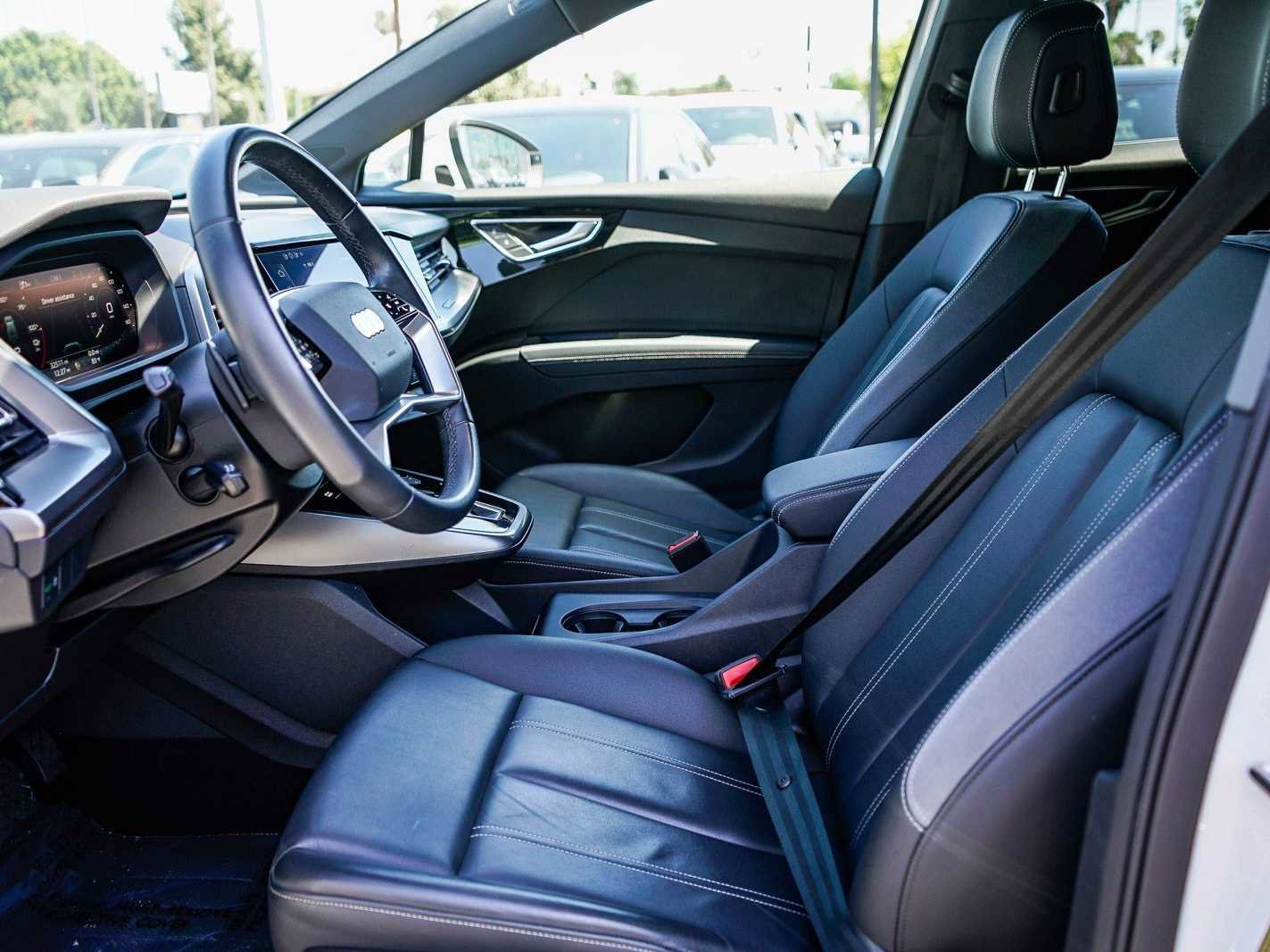 Used 2023 Audi Q4 e-tron Premium Plus w/ Premium Plus image 17