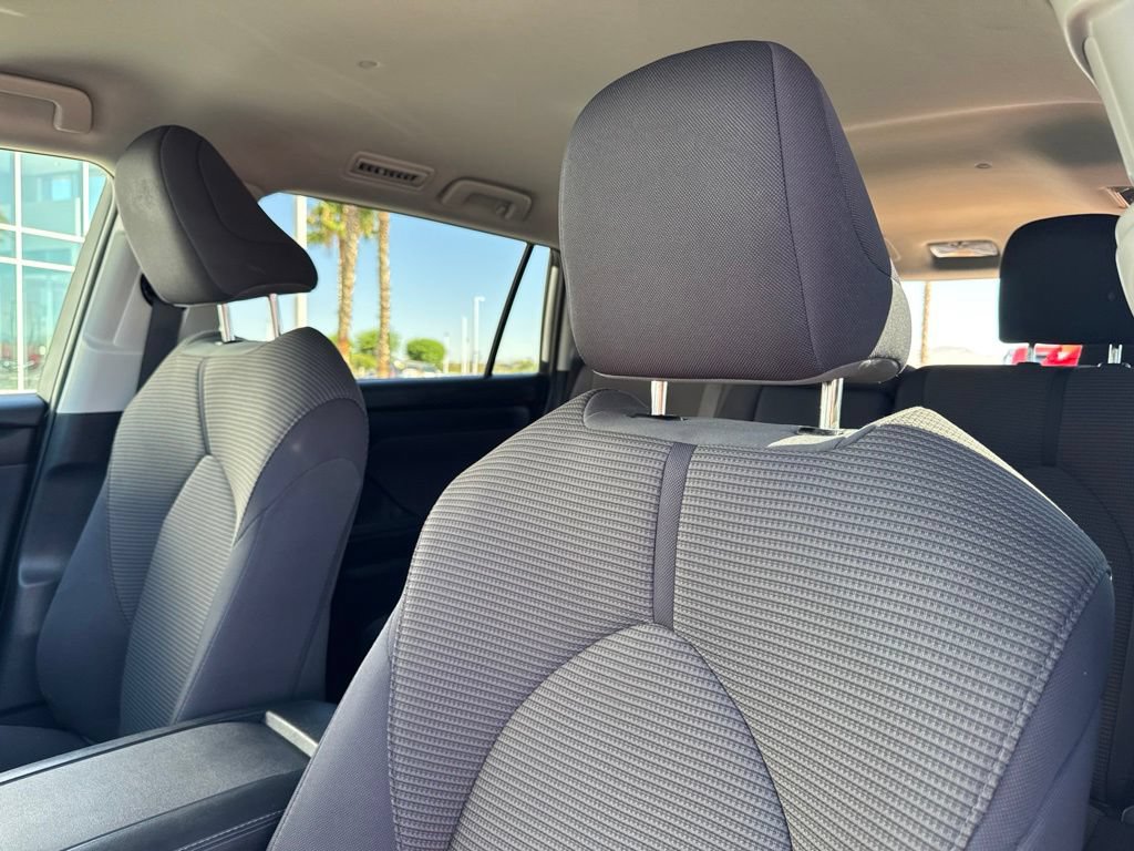 Certified 2025 Toyota Highlander LE FWD image 15