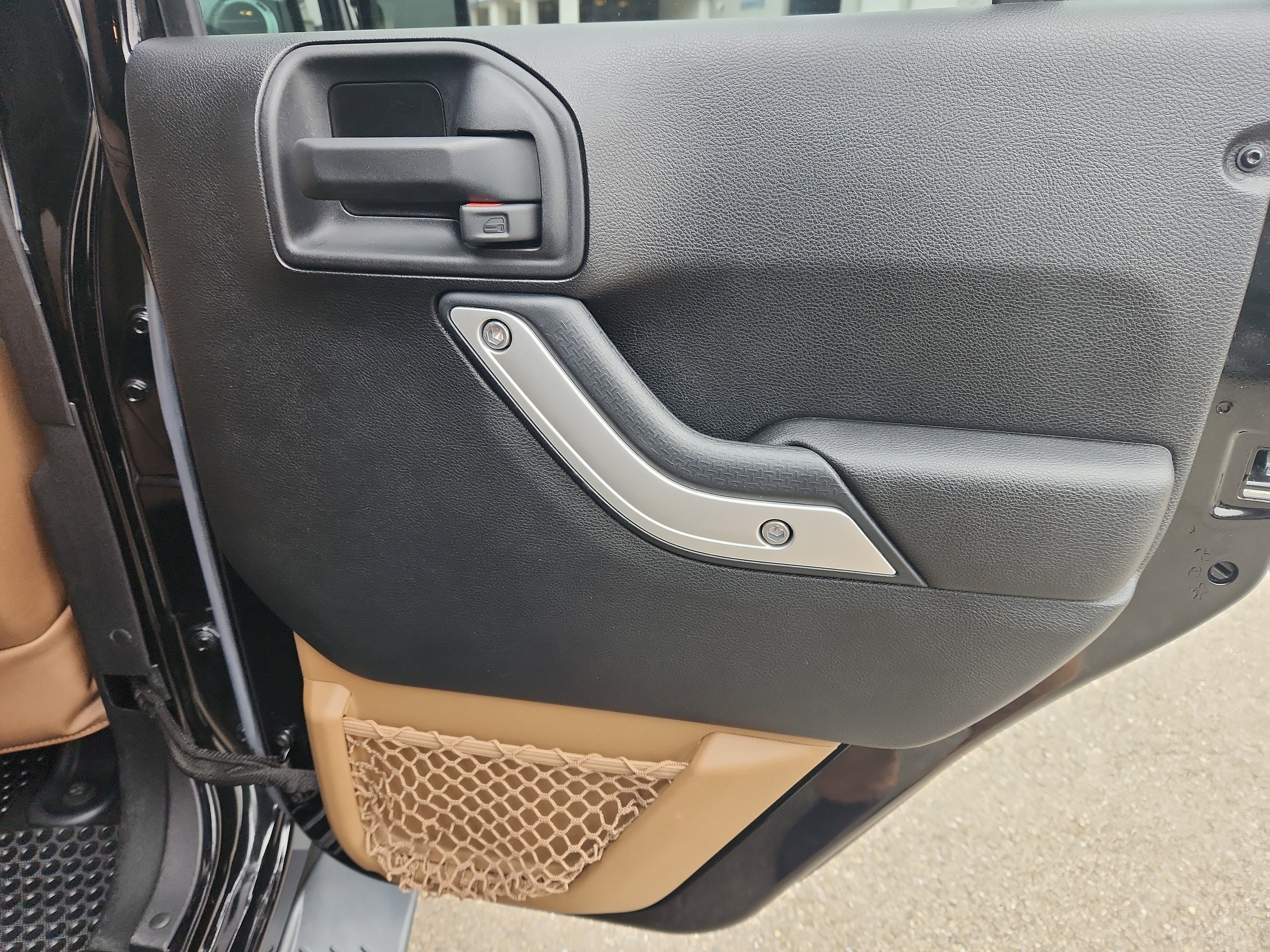 Used 2016 Jeep Wrangler Unlimited Sahara w/ Connectivity Group image 33