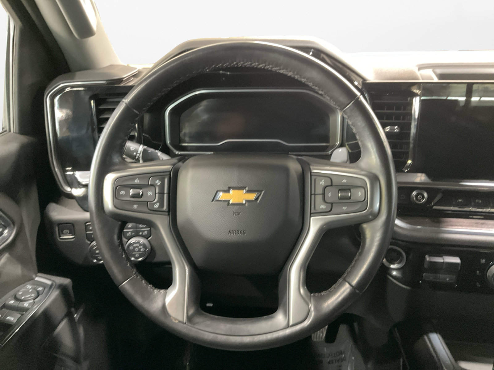 Used 2023 Chevrolet Silverado 1500 LTZ AWD/4WD image 14