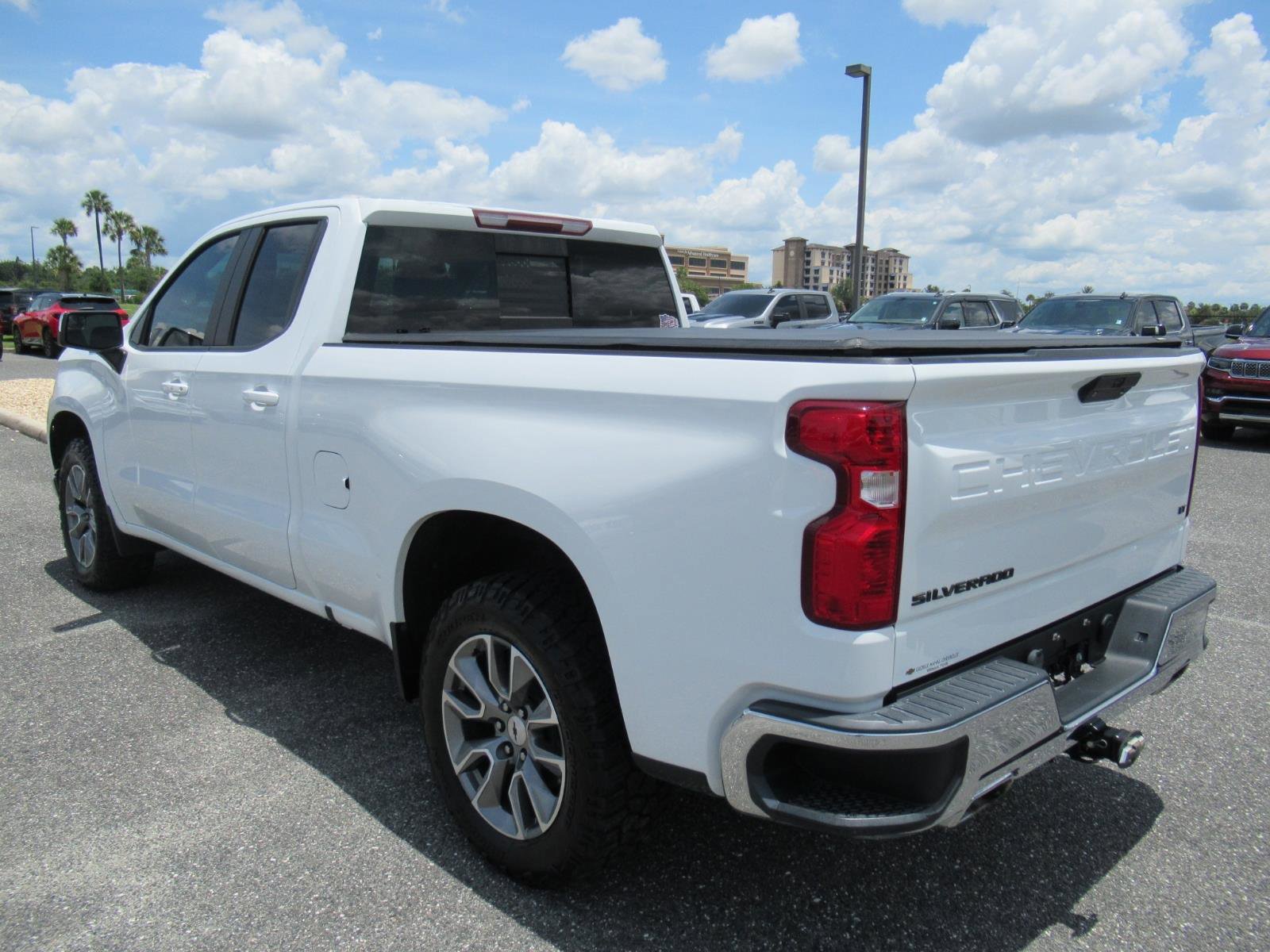 Used 2021 Chevrolet Silverado 1500 LT AWD/4WD image 5