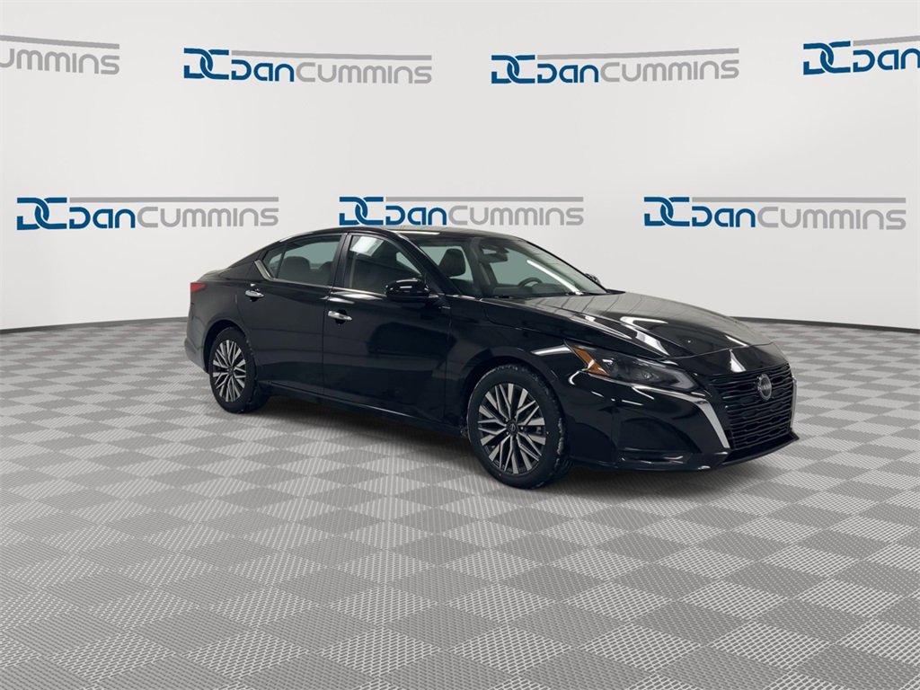 Used 2023 Nissan Altima 2.5 SV image 2
