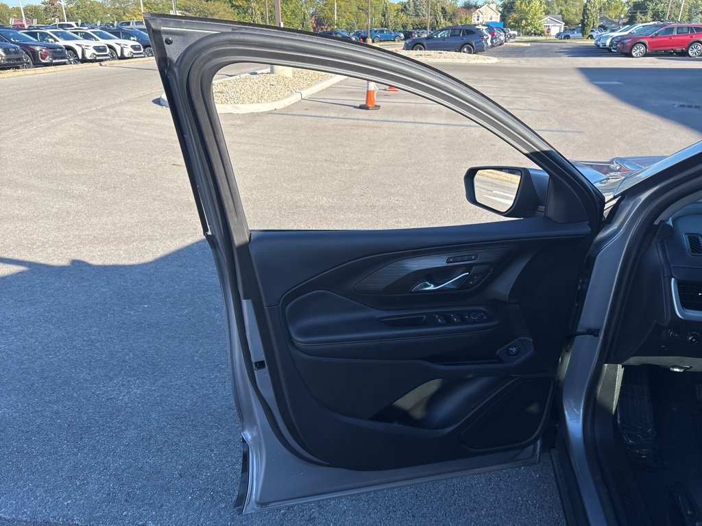Used 2024 GMC Terrain SLT image 19