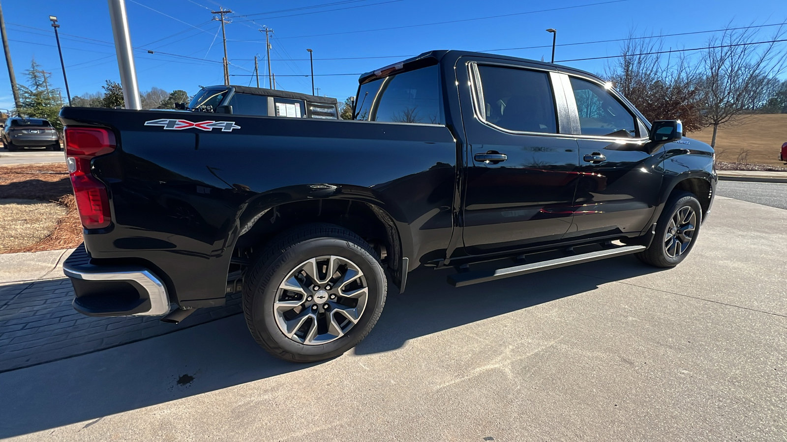 Used 2025 Chevrolet Silverado 1500 LT image 8