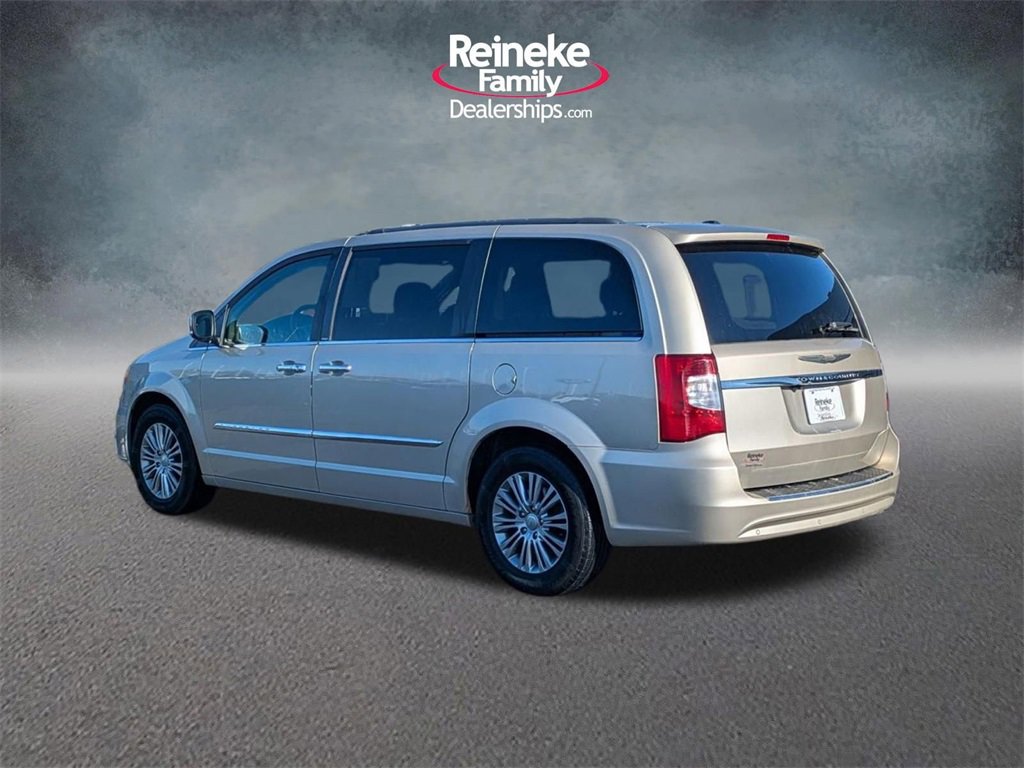 Used 2014 Chrysler Town & Country Touring-L w/ Driver Convenience Group image 8