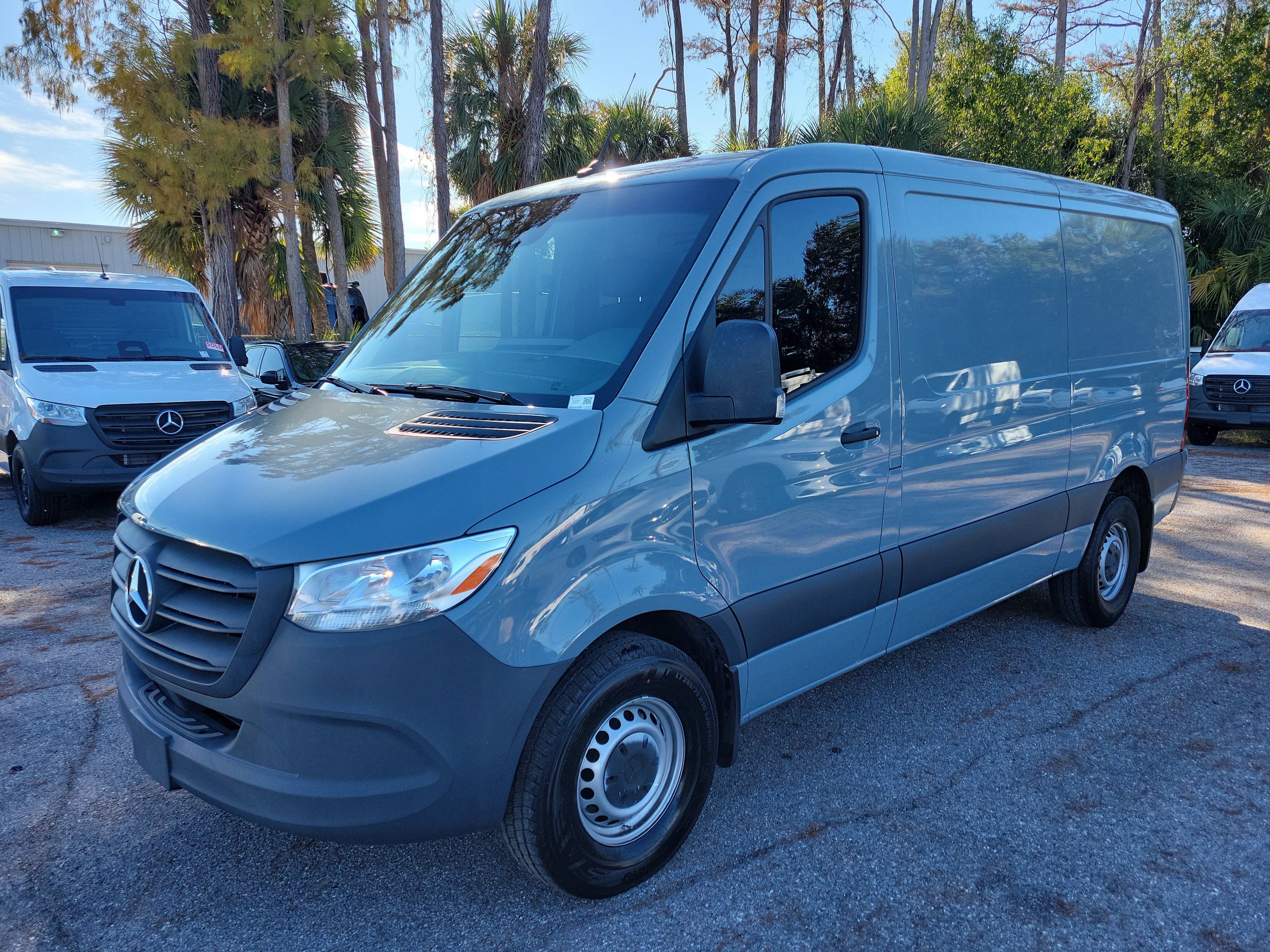 Used 2024 Mercedes-Benz Sprinter 2500 image 2