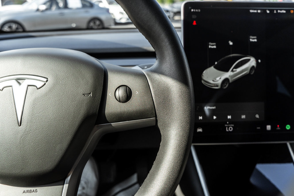 Used 2020 Tesla Model 3 Standard Range Plus RWD image 20