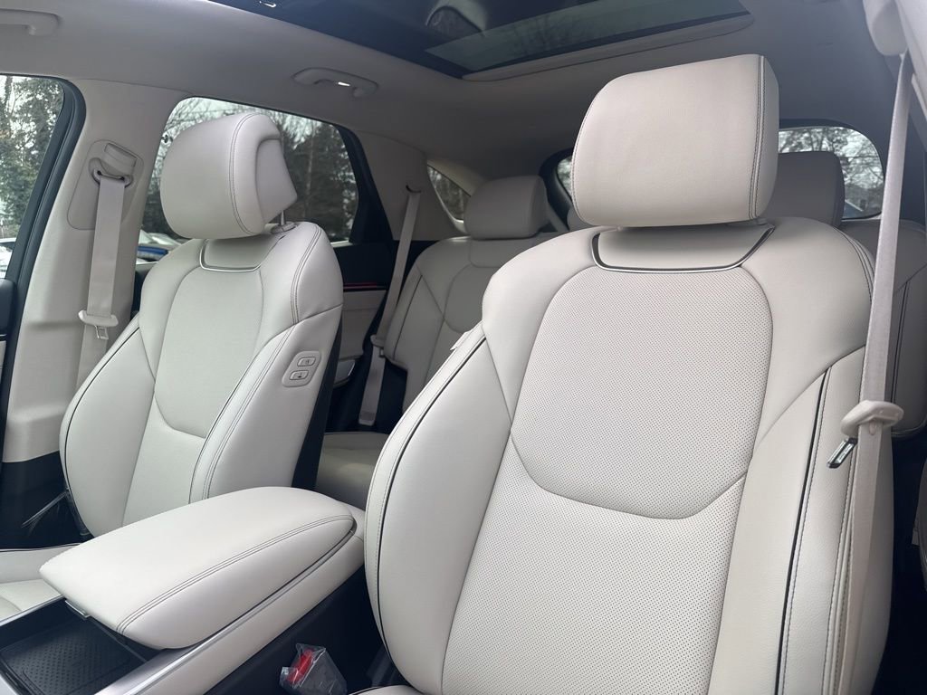 New 2026 Genesis GV70 2.5T Advanced AWD/4WD image 14