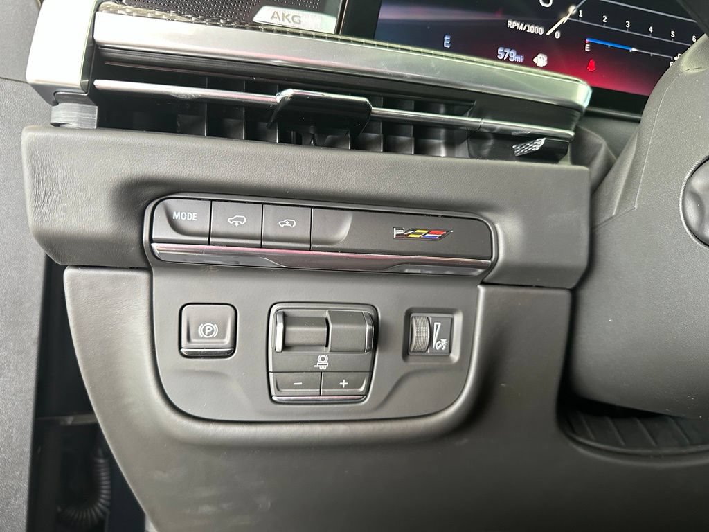 Used 2026 Cadillac Escalade ESV V w/ LPO, ONYX Package AWD/4WD image 16