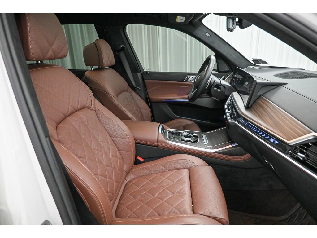 Used 2025 BMW X7 xDrive40i w/ Executive Package image 16