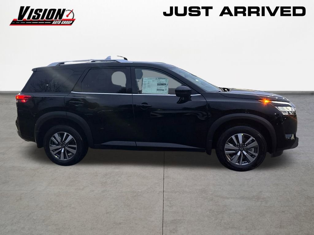 New 2025 Nissan Pathfinder SL image 4