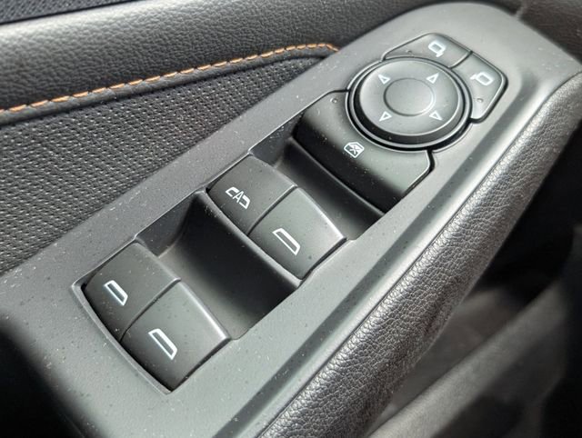 Used 2018 Chevrolet Traverse Premier w/ Driver Confidence II Package FWD image 24
