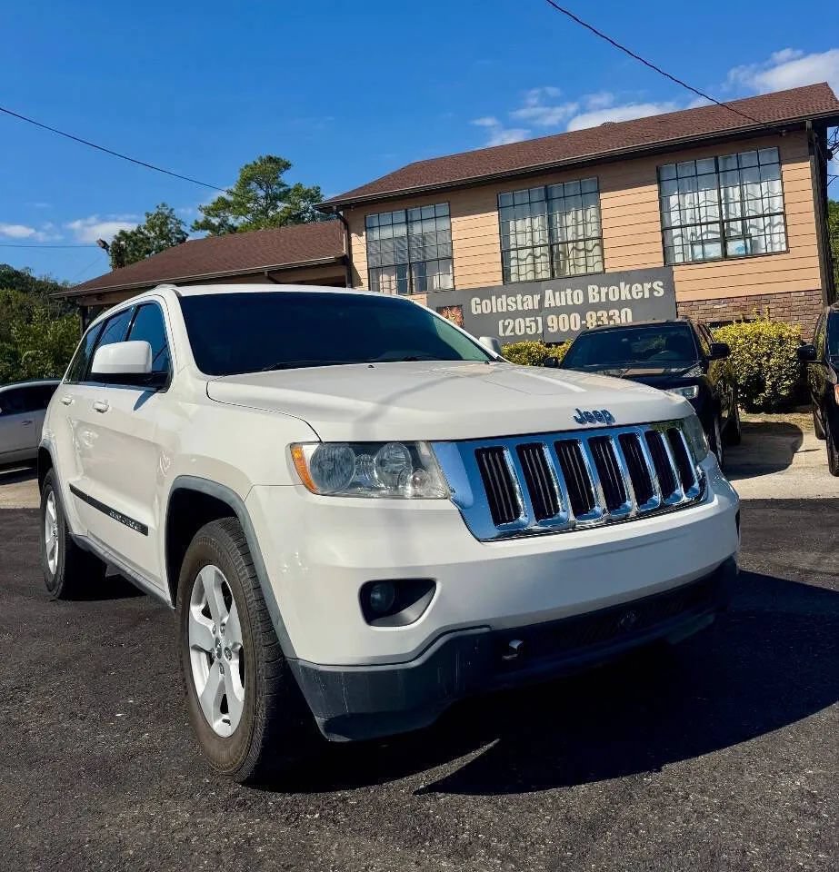 Used 2012 Jeep Grand Cherokee Laredo AWD/4WD image 2