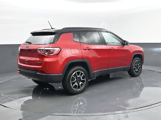 Used 2025 Jeep Compass Trailhawk AWD/4WD image 20
