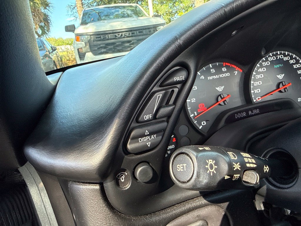 Used 2004 Chevrolet Corvette Convertible w/ Preferred Equipment Group RWD image 22