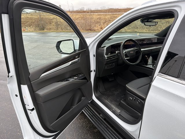 New 2026 Cadillac Escalade ESV Luxury w/ Touring Package image 9