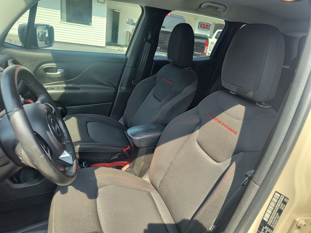 Used 2015 Jeep Renegade Trailhawk w/ Trailer Tow Group AWD/4WD image 15