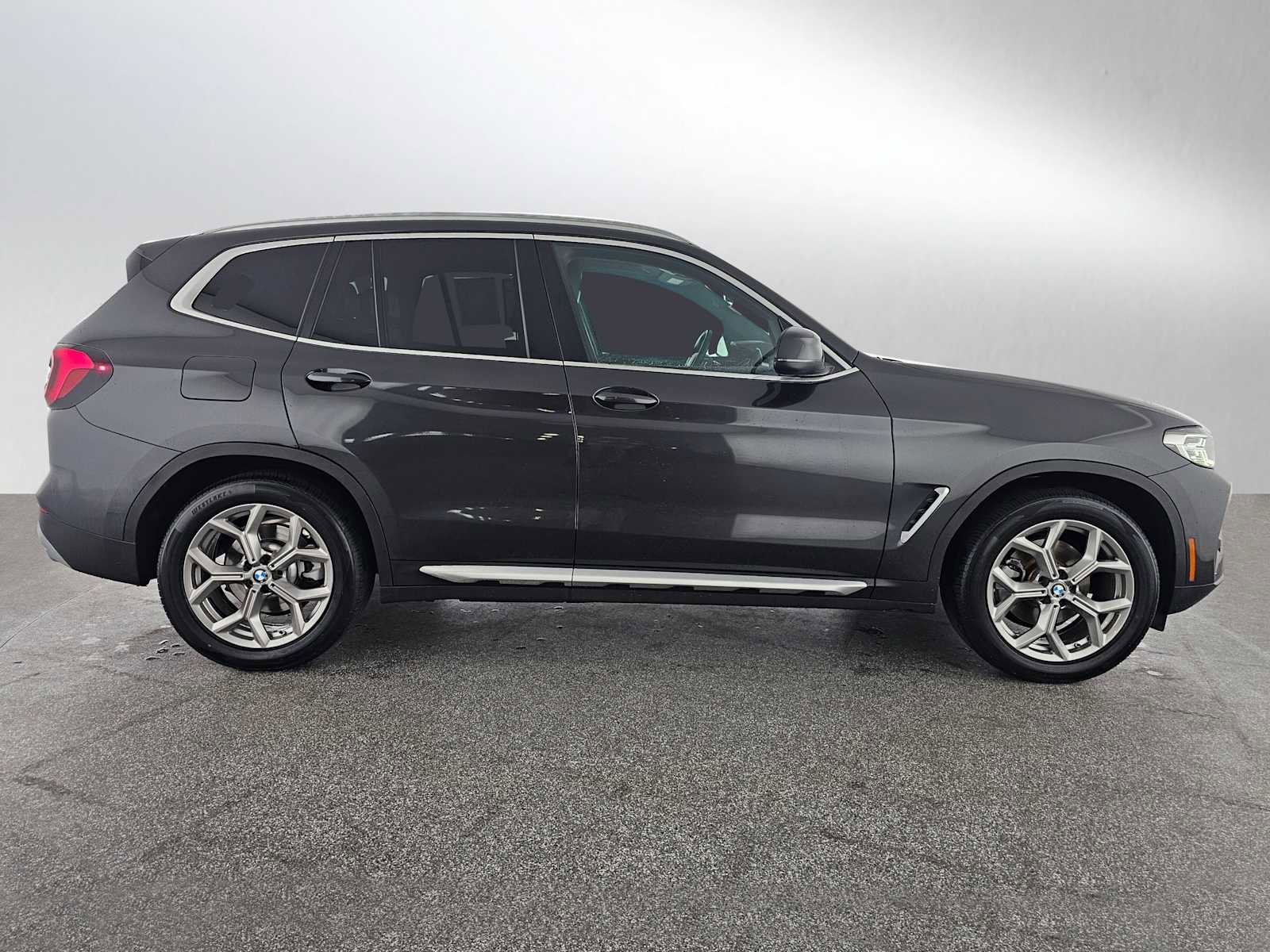 Used 2024 BMW X3 sDrive30i image 2
