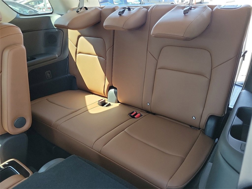 New 2025 Nissan Pathfinder Platinum image 14