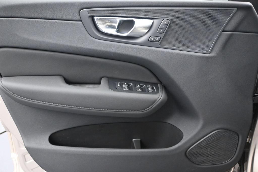 New 2026 Volvo XC60 B5 Plus AWD/4WD image 10