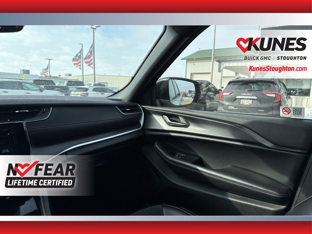 Used 2023 Jeep Grand Cherokee L Laredo image 40