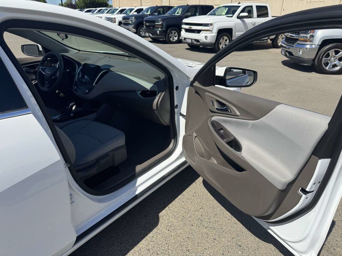 Used 2021 Chevrolet Malibu LT FWD image 14