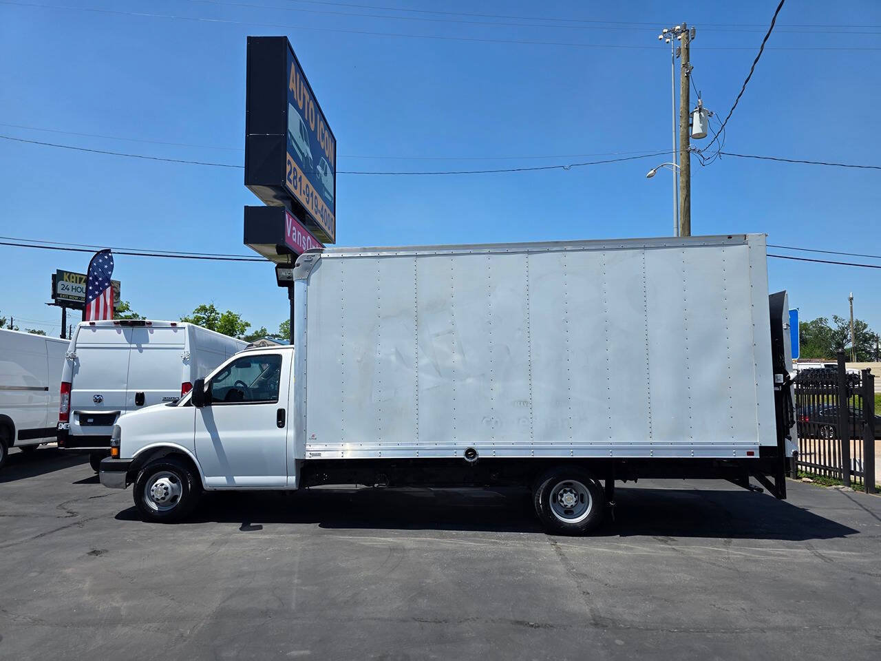 Used 2020 Chevrolet Express 3500 Extended w/ Power Convenience Package RWD image 5