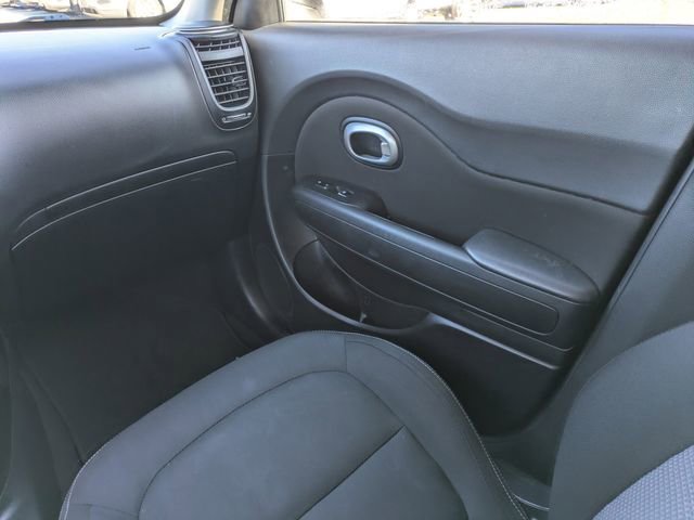 Used 2018 Kia Soul + image 17
