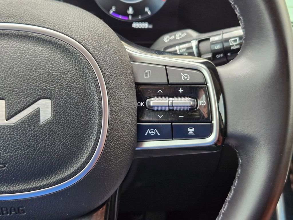 Used 2023 Kia Carnival SX image 23