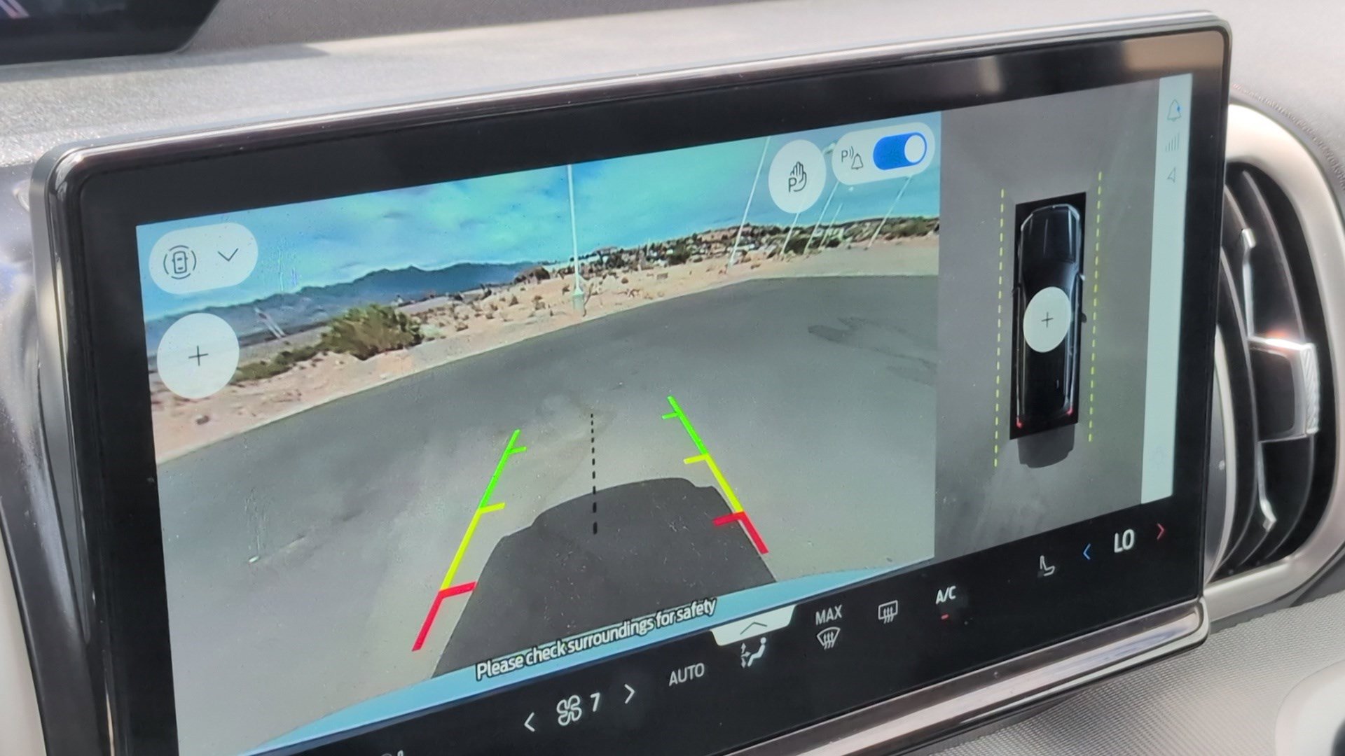 Used 2025 Ford Expedition Active AWD/4WD image 24