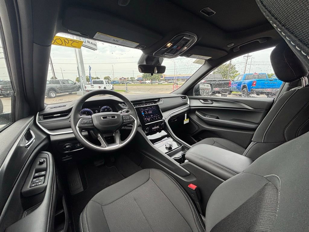 New 2025 Jeep Grand Cherokee Laredo X w/ Luxury Tech Group I image 7