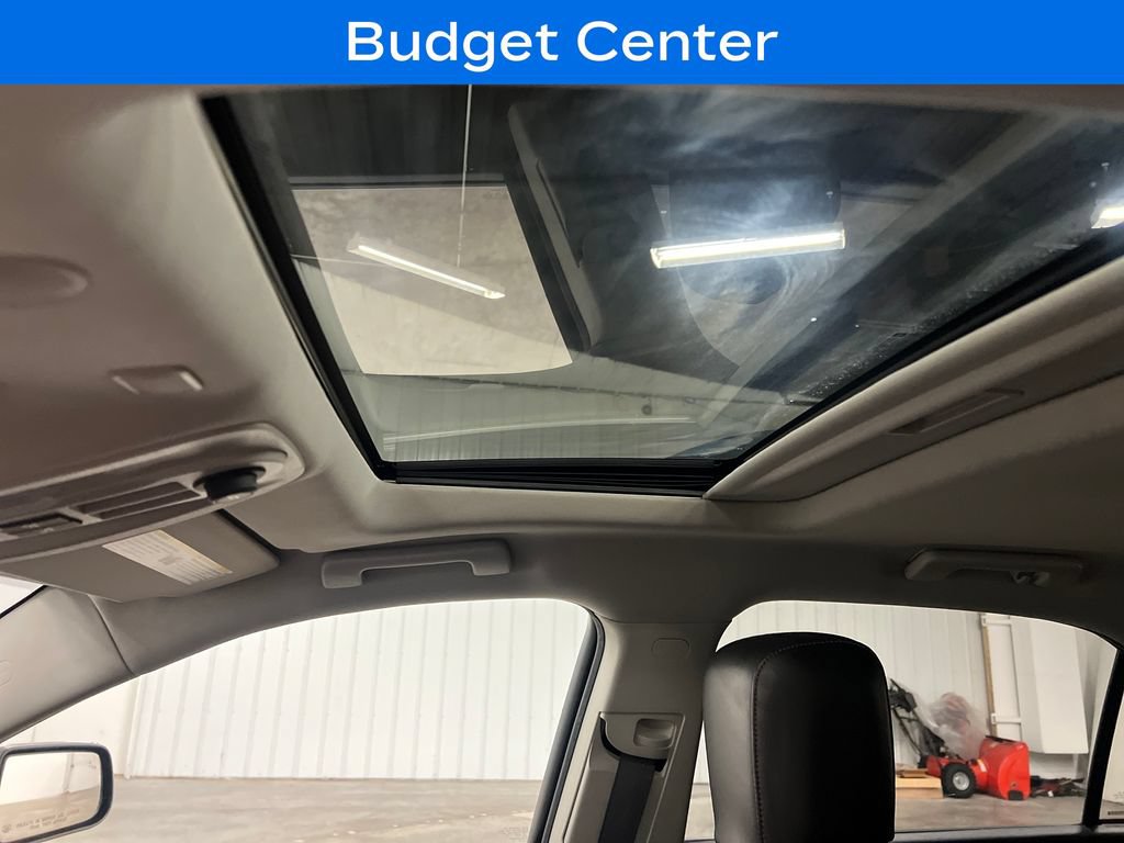 Used 2017 Chevrolet Equinox Premier w/ Enhanced Convenience Package FWD image 26
