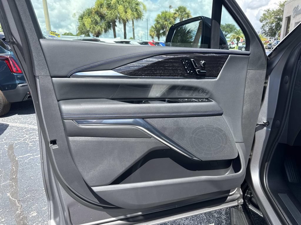 New 2026 Cadillac Escalade IQL Luxury w/ LPO, Radiant Package AWD/4WD image 21