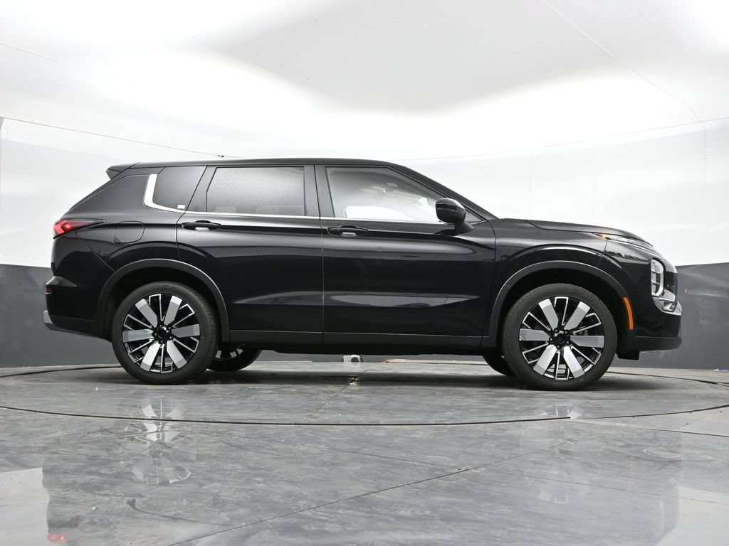 Used 2025 Mitsubishi Outlander SE AWD/4WD image 43